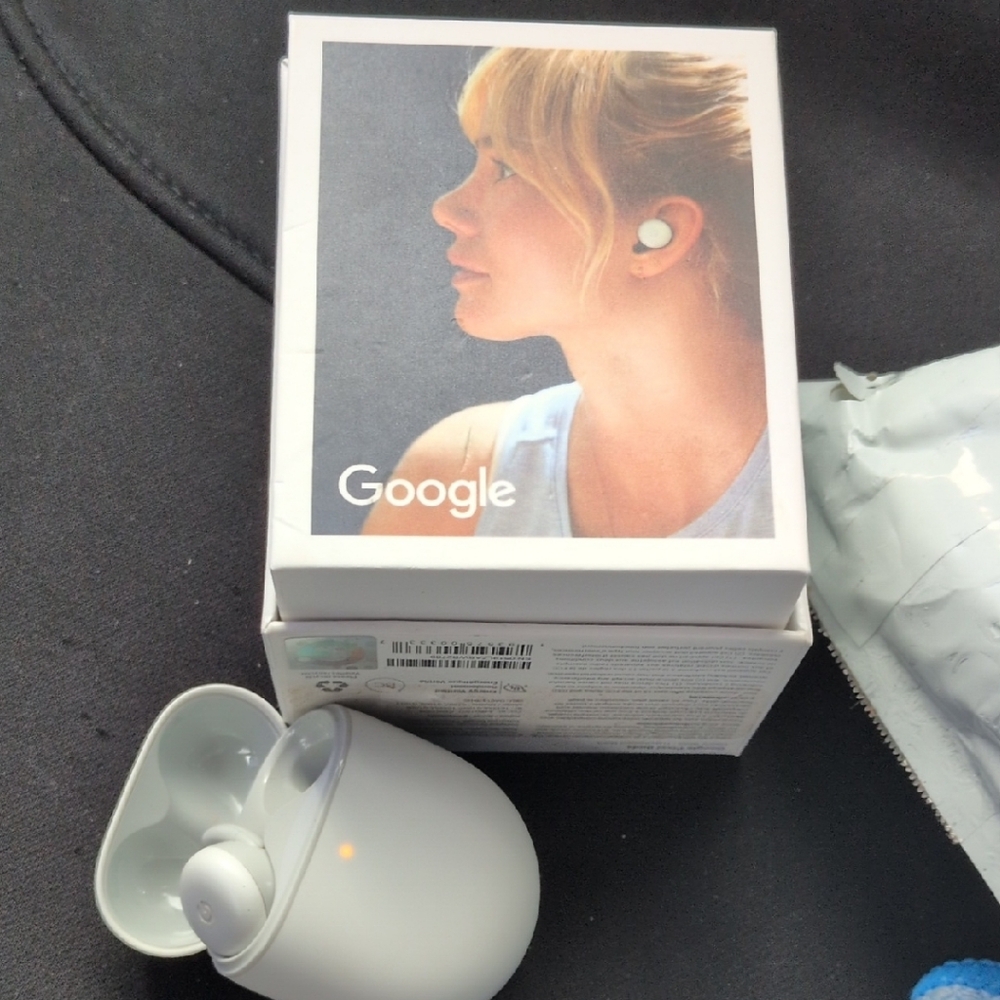 Google Pixel Buds in White